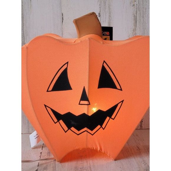 Toys R Us festive luminary pumpkin Halloween home decor - Picture 3 of 11